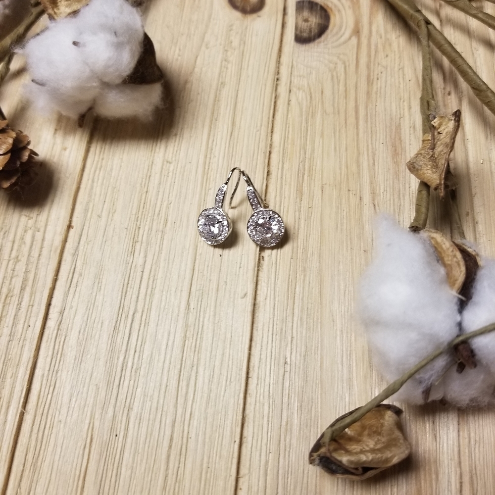 Beautiful SILVER plated CZ Dangle earrings - Picture 13 of 14